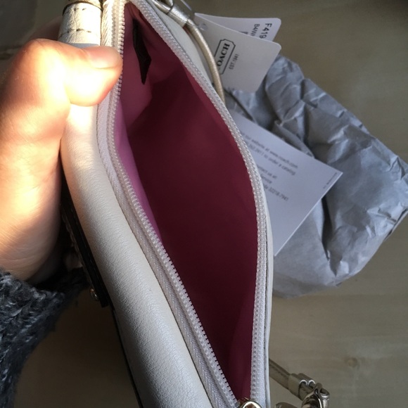 Coach Cream & Gold Leather Clutch Wristlet - Picture 10 of 16